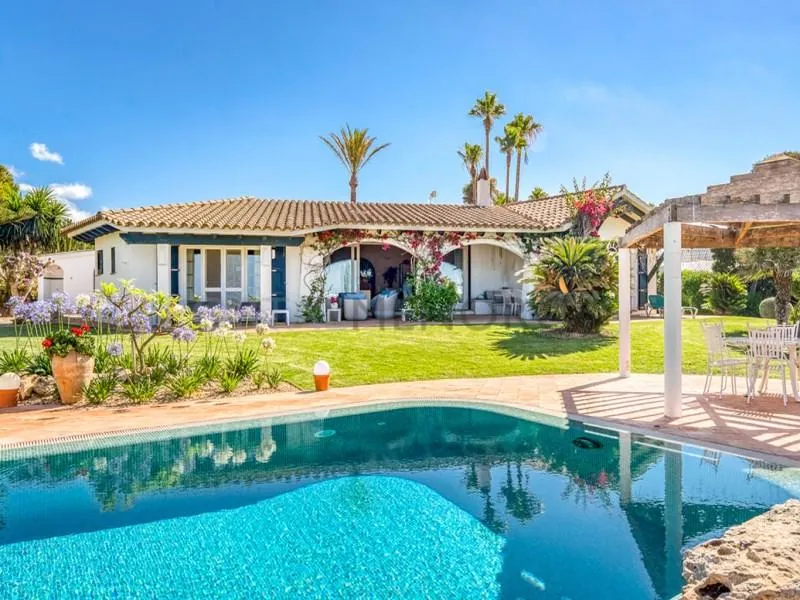 Piscine - Chalet with Pool in Binidali, Mahón