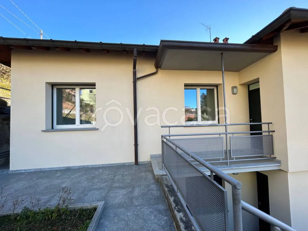 Exterior - Modernised Trilocale with Private Garden in Varese