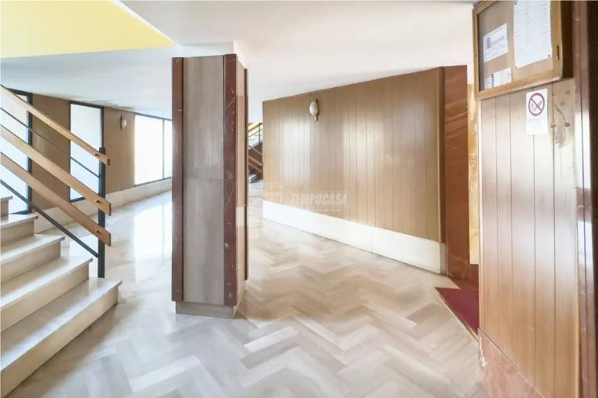 Ingresso - Rearranged Apartment with Balcony in Turin