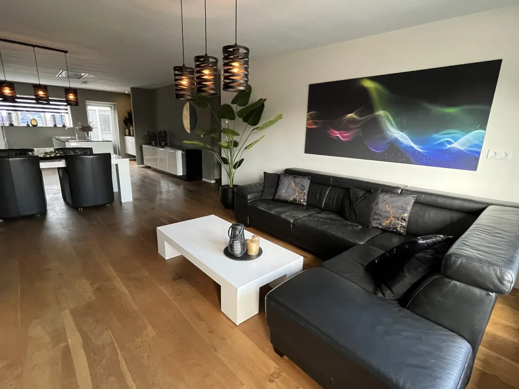 Elutuba - Modern House with Office Space in Ameide