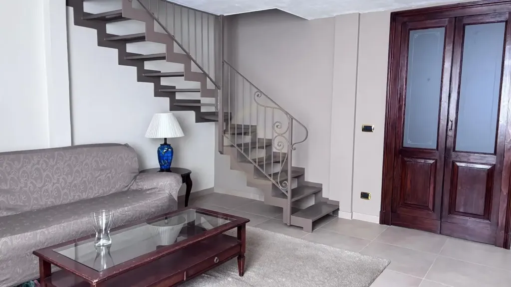 Pièces - Rusticated Apartment with Metro Access in Catania