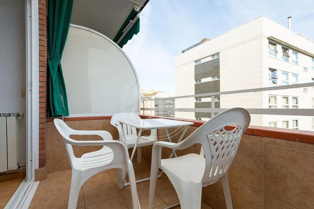 Balcon - Furnished Apartment with Balcony in La Nova Esquerra de l'Eixample