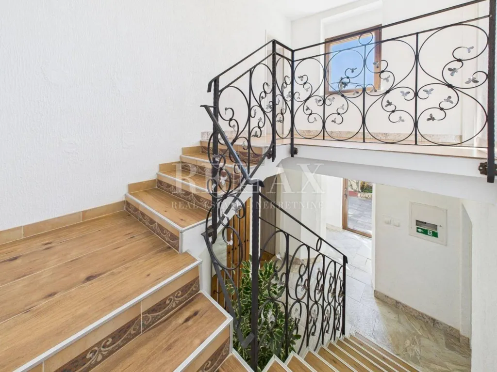 Toad - Traditional House with Pool in Bribir