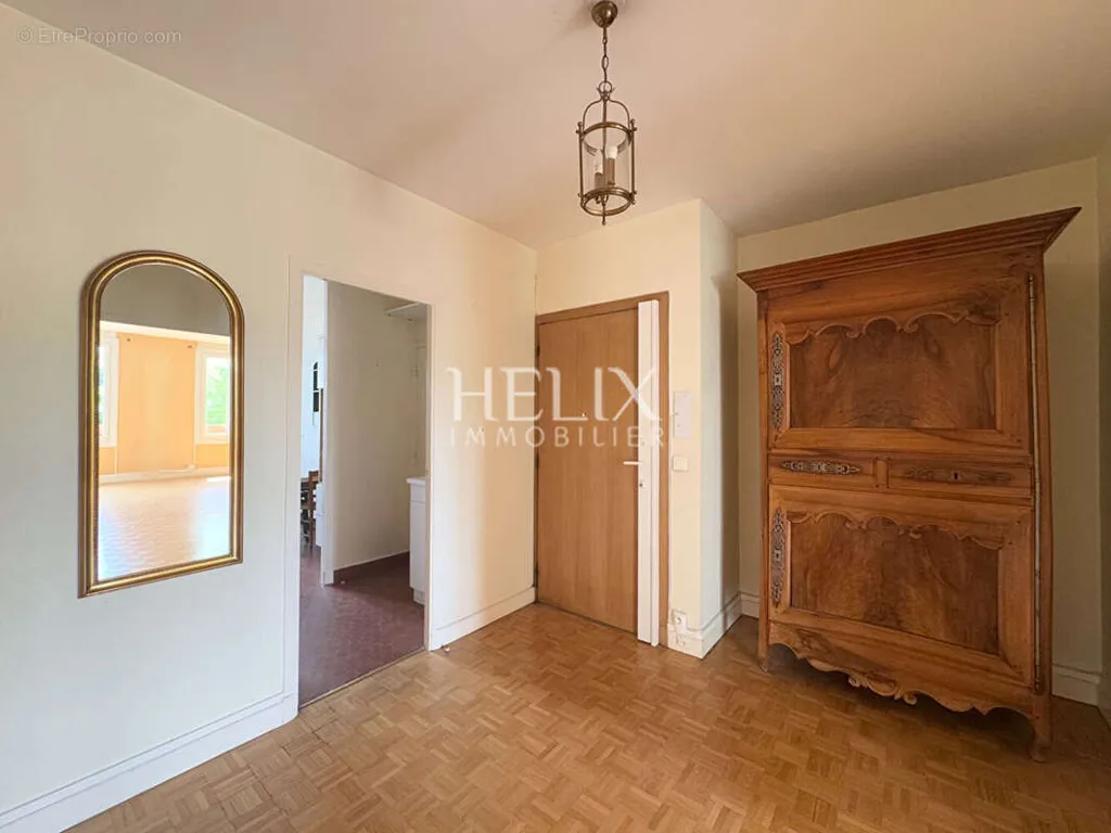 Soggiorno - Spacious Apartment with Balcony in Louveciennes