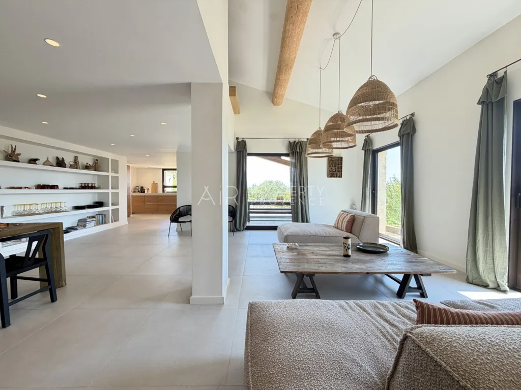 Séjour - Villa Rénovée avec Piscine à Cadenet