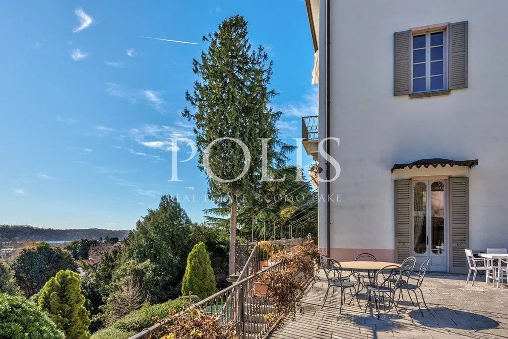 Terrass - Historic Villa with Lakeside Views in Como