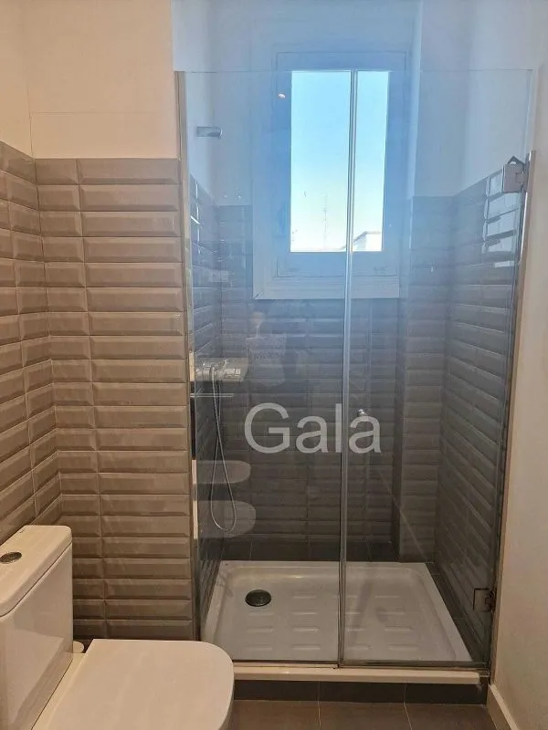 Vannitoad - Modernised Flat with South Light in Trafalgar