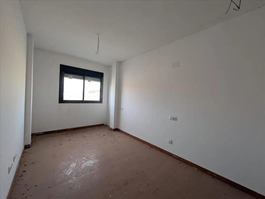 Pièces - Apartment Complex for Renovation in Deltebre