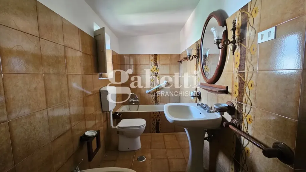 Bagni - Rustic-Style Apartment with Private Garden in Scandicci
