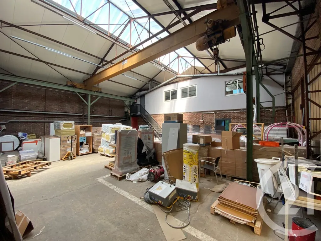 Garage - Immeuble Bureautique avec Terrasse à Saint-Mard