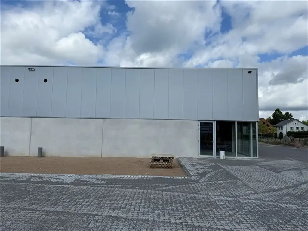 Välivaade - Commercial Unit with Solar Panels in Corda Campus