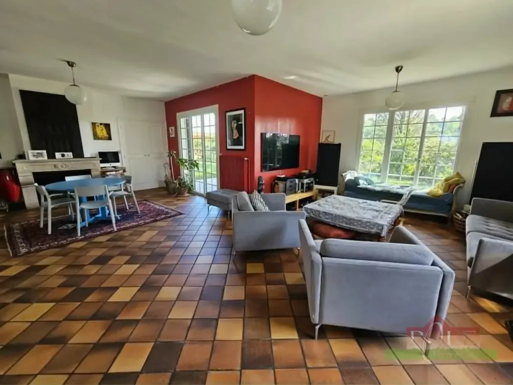 Séjour - Villa de 9 Pièces avec Piscine à Vienne