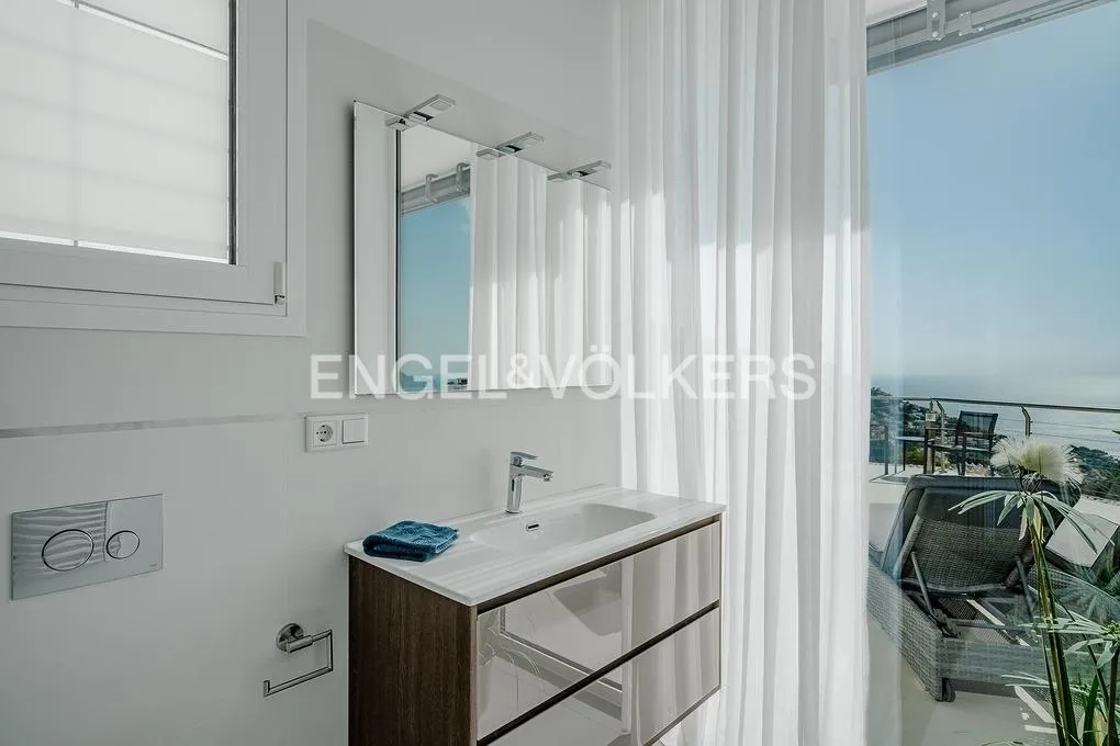 Vannitoad - Modern Villa with Sea Views in Altea Hills