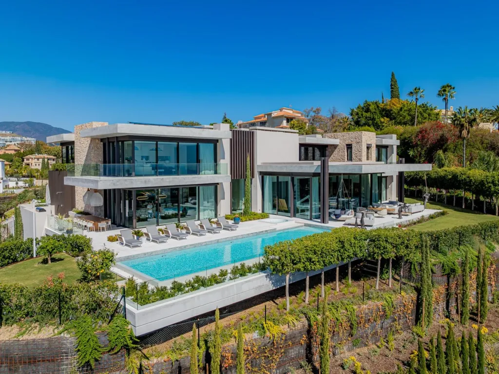 Bassein - Detached Villa with Infinity Pool in Benahavís