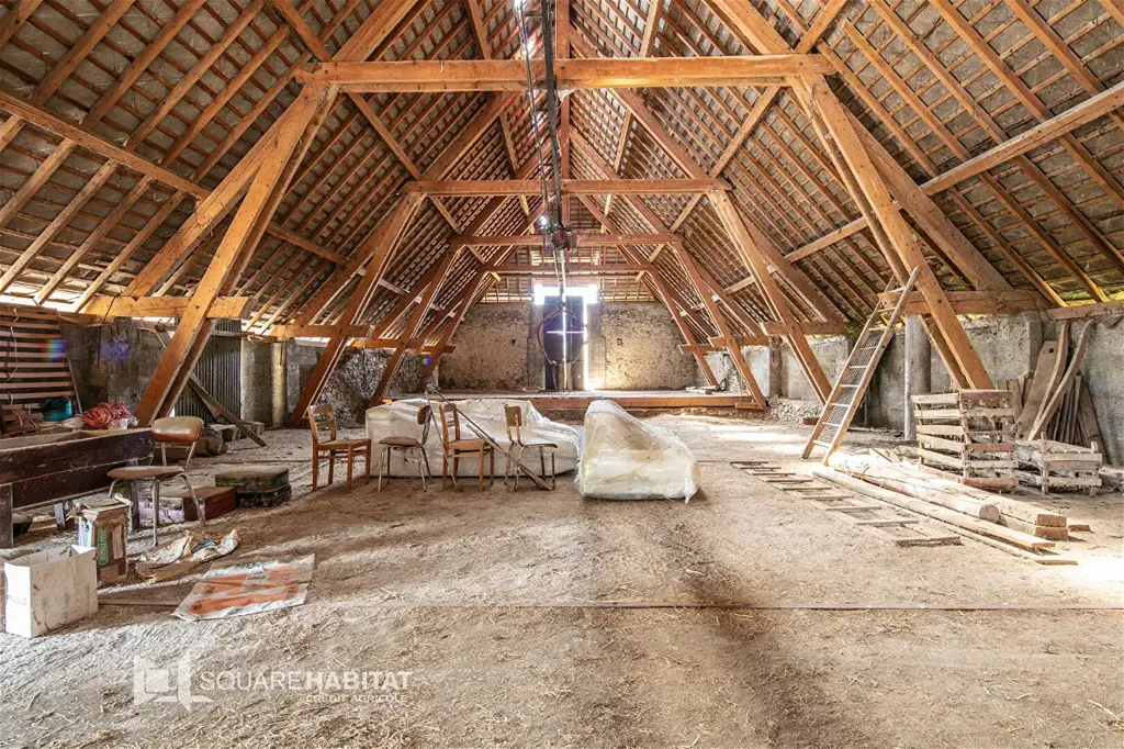 Pièces - Corps de Ferme avec Hangar à Sinard