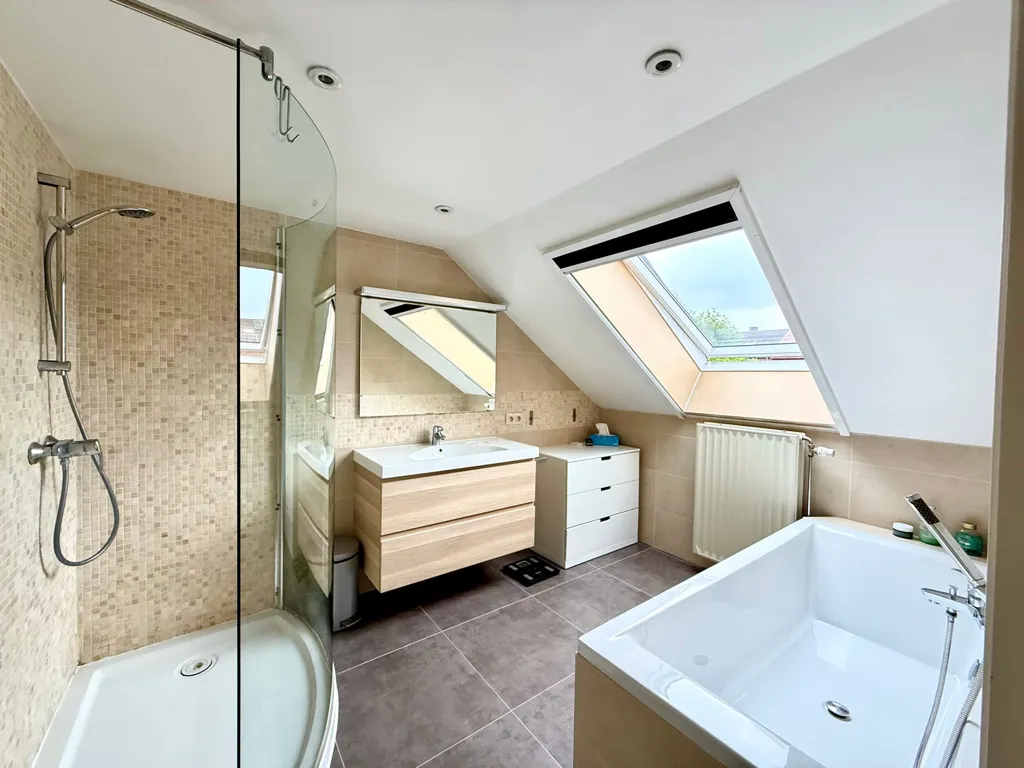 Bathrooms - Duplex with Terrace in Berchem-Sainte-Agathe