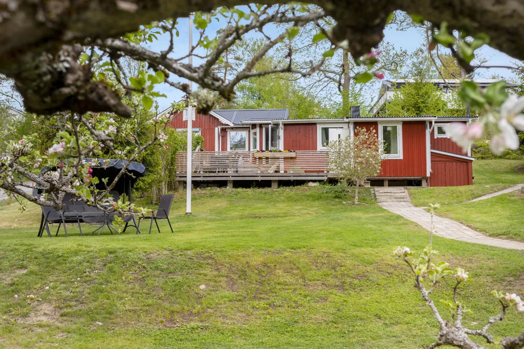 Jardin - Renovated Cottage with Garden in Vidja