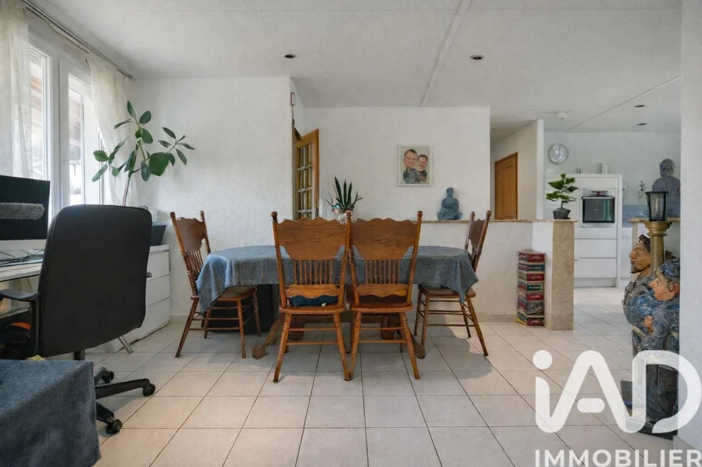 Salle à manger - Maison Plain-Pied avec Piscine à Œting