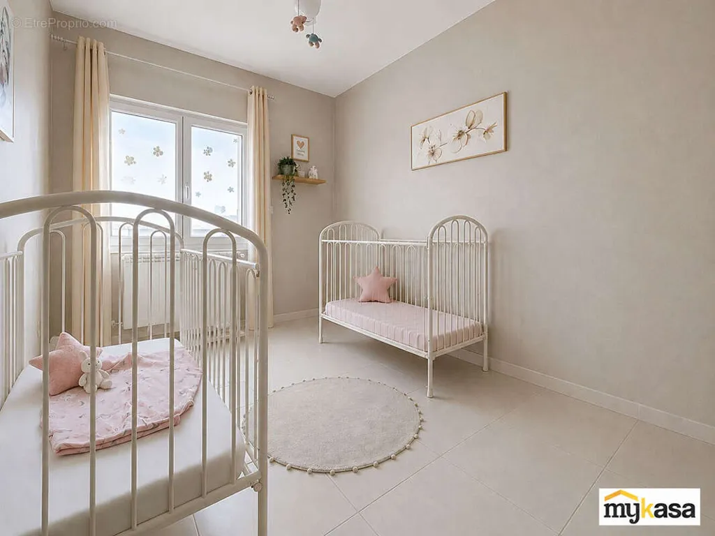 Magamistoad - Mixed-Use Property with Garden in Istres