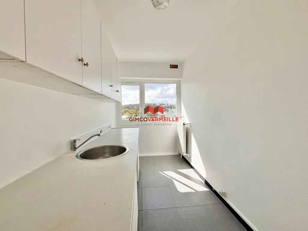 Köök - Top-Floor Flat with Balconies in Le Pecq