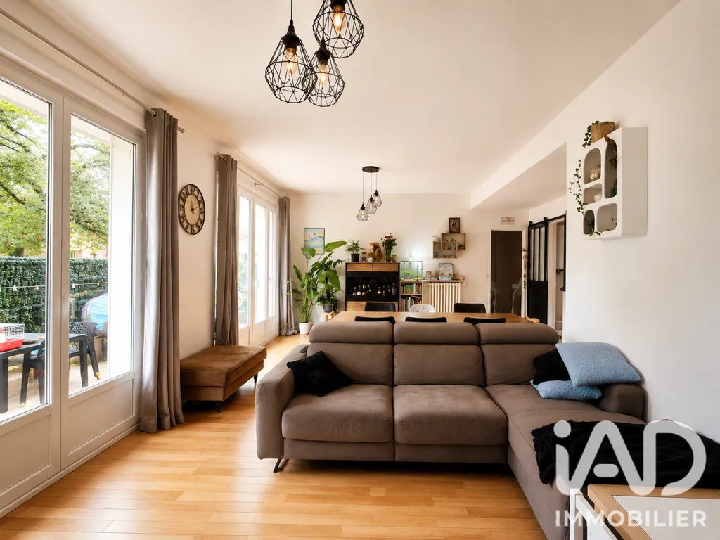 Soggiorno - Renovated 3-Bed Flat with Garden in Draveil