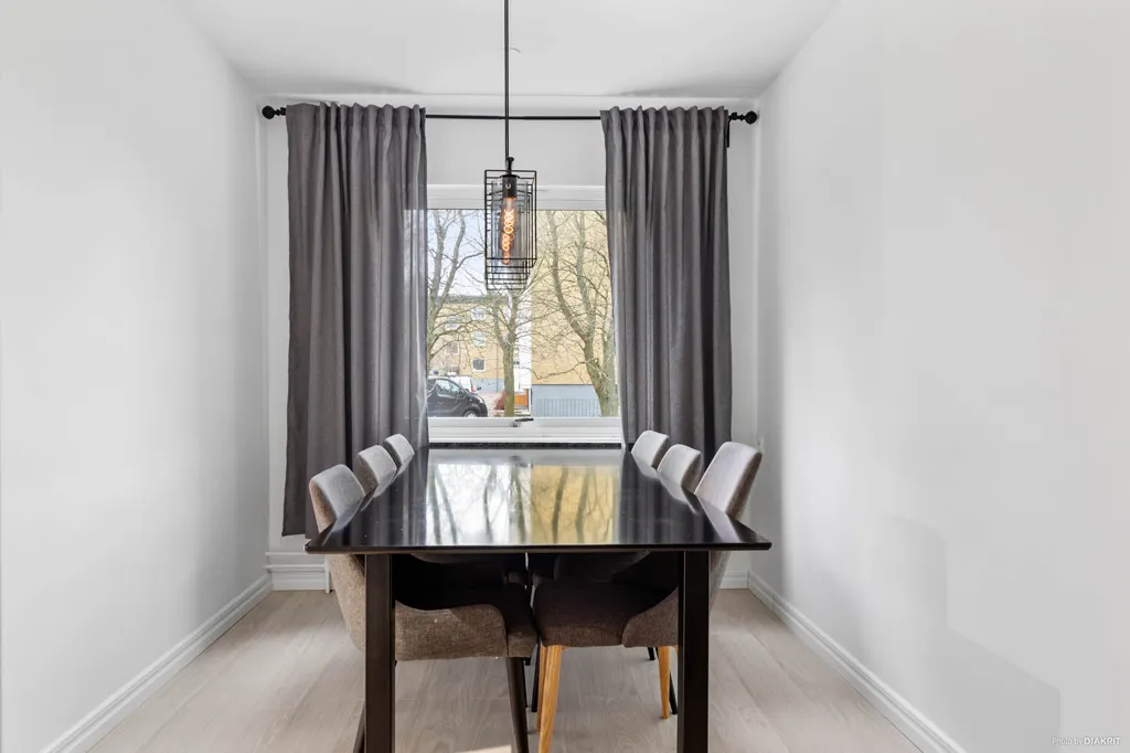 Salle à manger - Renovated Apartment with Balcony in Åstorp