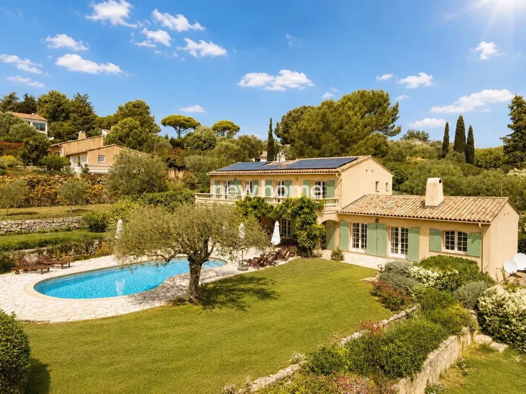 Vue aérienne - Villa avec Piscine Chauffée à Valbonne