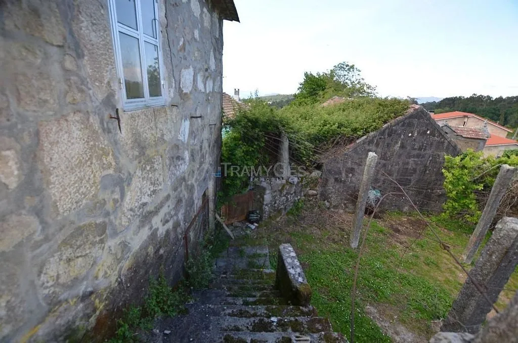 Aed - Stone Cottage for Renovation in Gondomar