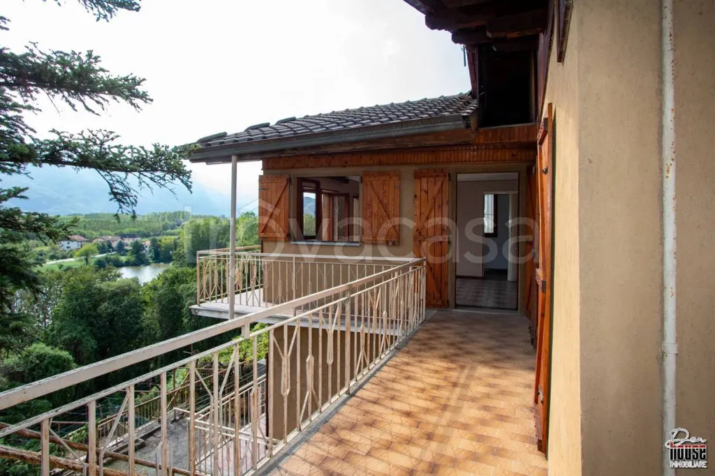 Balcon - Terraced House with Lake View in Caprie