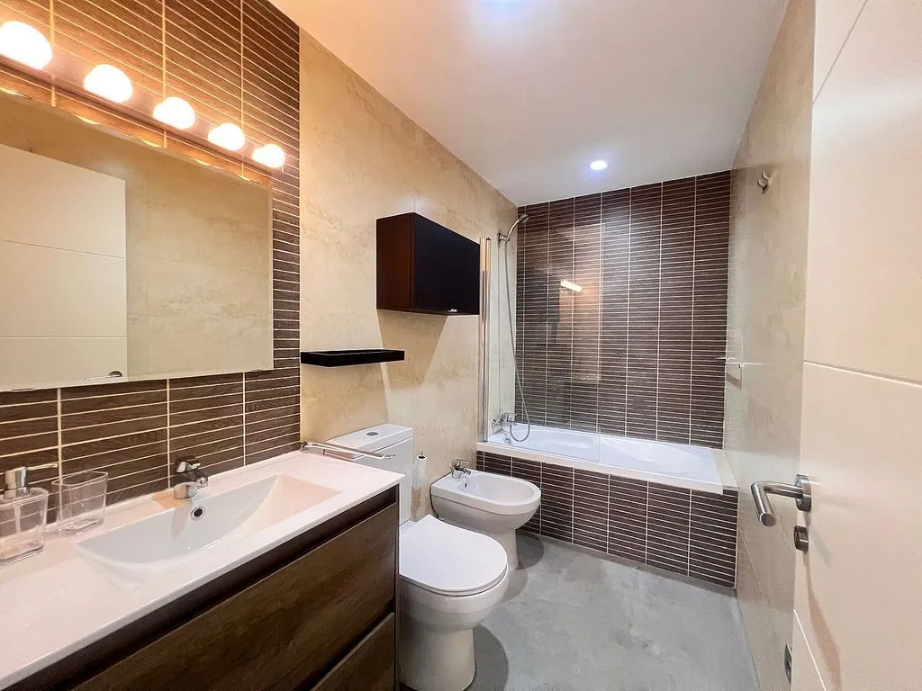 Bathrooms - Apartment with Pool in Calle Camelia