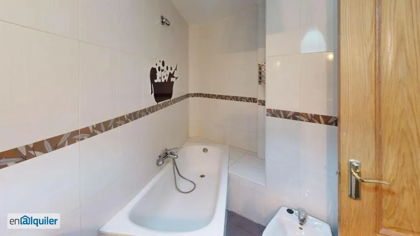 Vannitoad - Modern Studio with Lift in Calle Convenio, Madrid