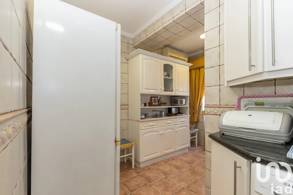 Cucina - 3-Bedroom Apartment with Ferry Access in Almada