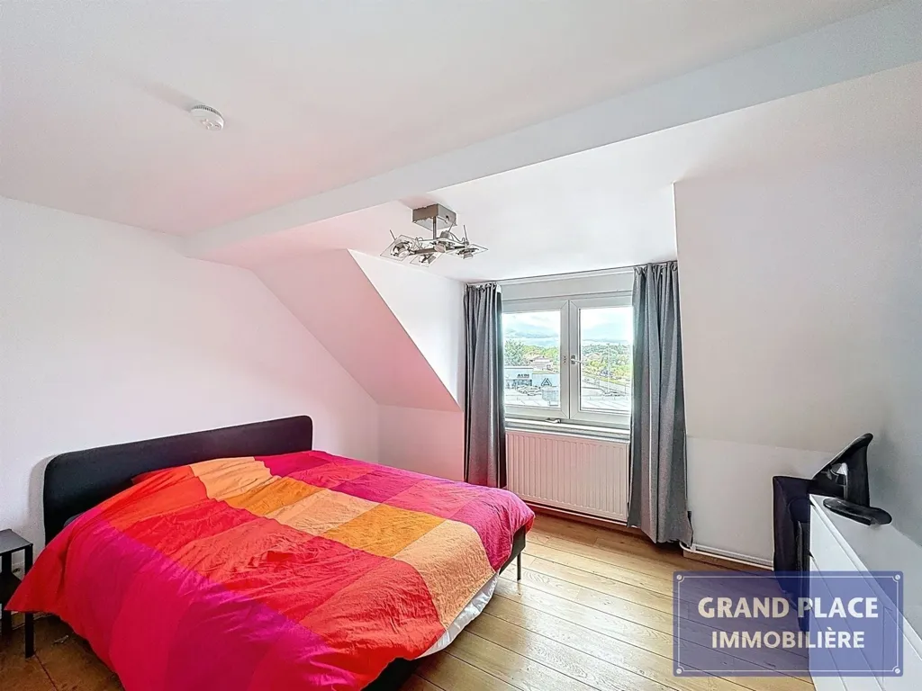 Chambres - Immeuble avec Entrepôt et Appartements Rénovés près de Bruxelles