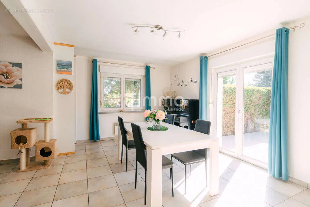 Söögituba - Charming House with Terrace in Rixheim