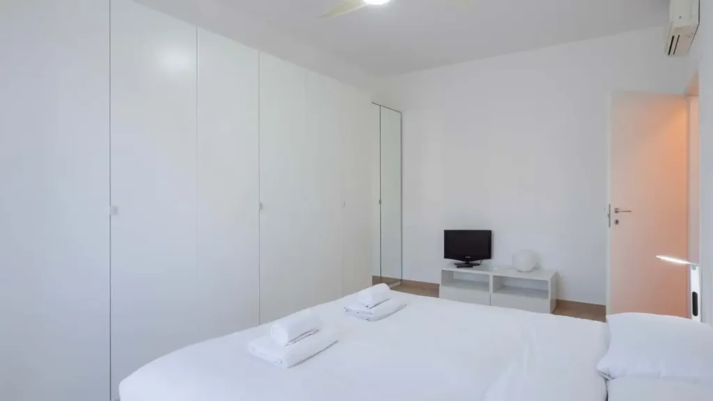 Chambres - Modern Studio with Metro Access in Milan