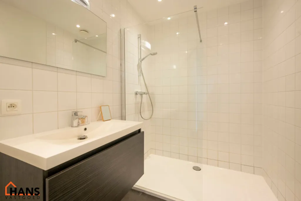 Salles de bain - Appartement Moderne avec Terrasse à Anvers