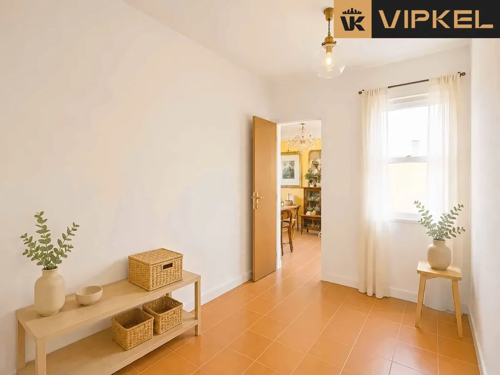 Ingresso - Reform-Ready Flat in Puerto Real Centre