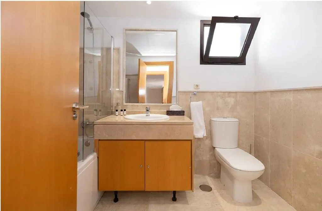 Bathrooms - Luxury Flat with Pool in Casares, Andalusia