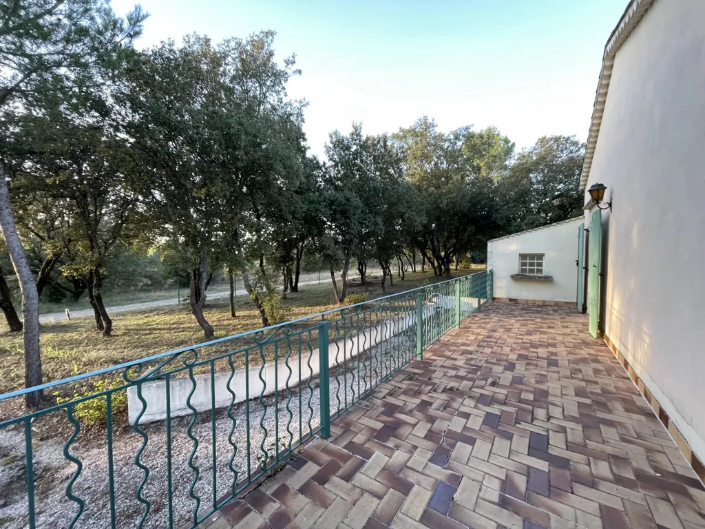 Terrasse - Maison avec terrasse et dépendances à Salindres