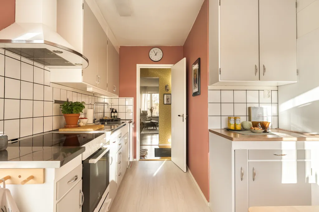 Köök - Bright 1st Floor Flat with Balcony in Lantmilsgatan