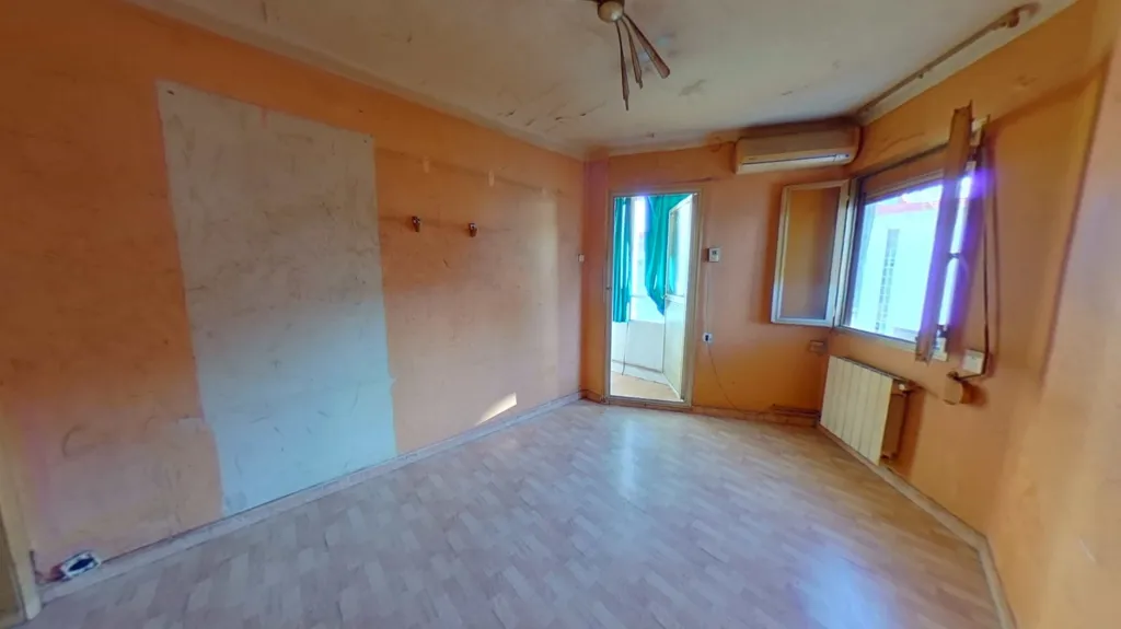 Pièces - Flat with Metro Access in Cornellà de Llobregat