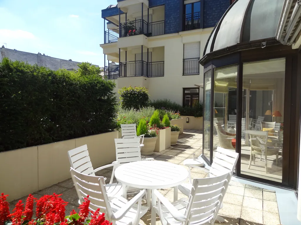 Terrasse - Studio en Résidence Seniors à Saint-Germain-en-Laye