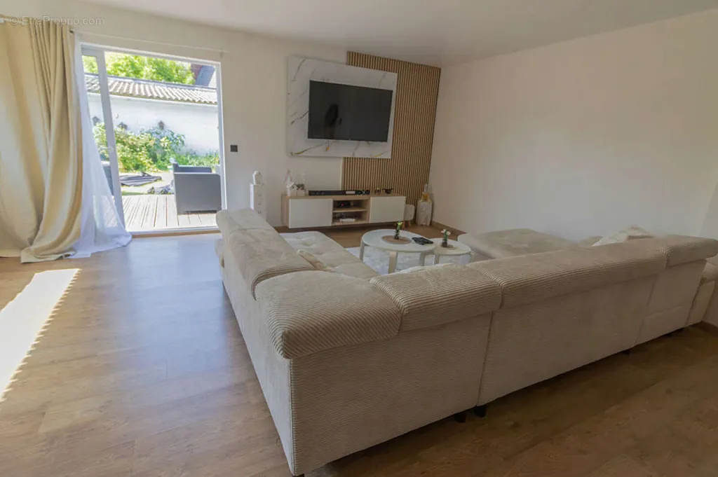 Séjour - Maison familiale avec jardin à Sequedin