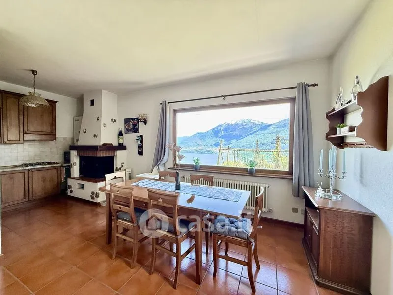 Salle à manger - Villa with Lake View in Dongo