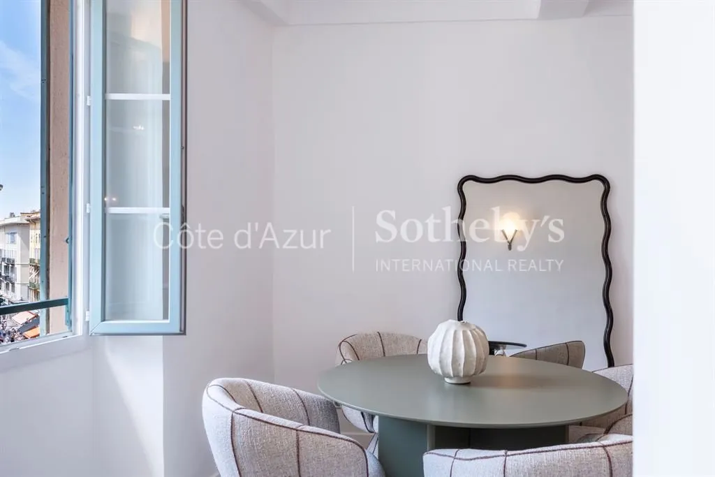 Söögituba - Luxury Apartment with Balcony in Nice Golden Square