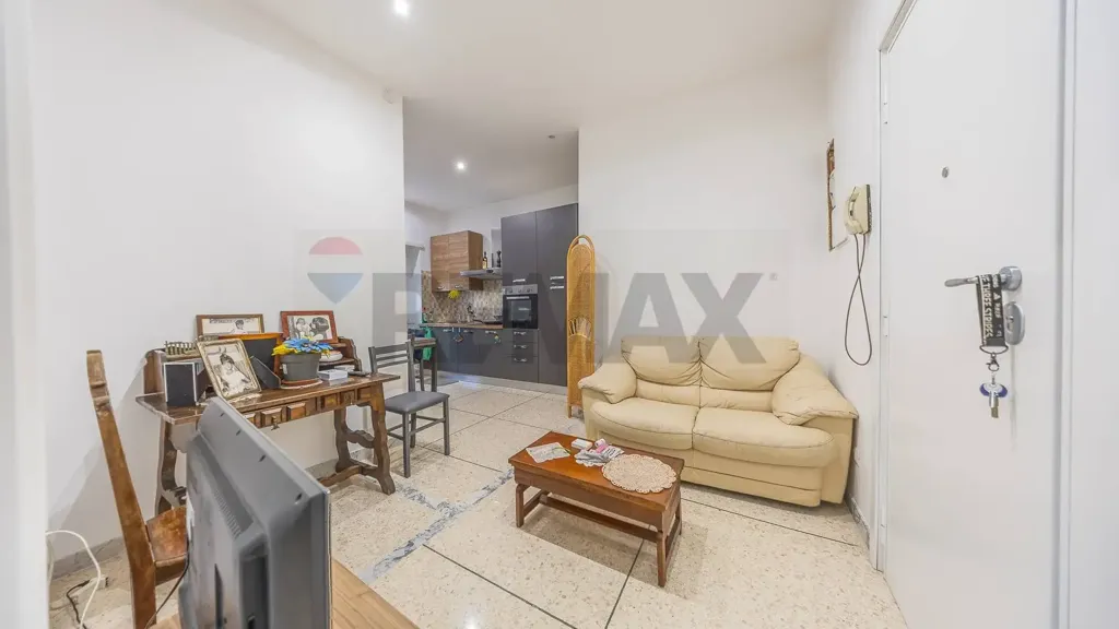 Elutuba - Ristruttured Flat with Ascender in Appio Latino, Rome