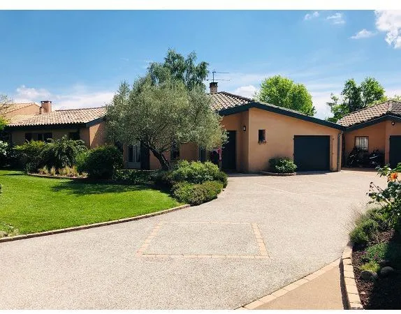 Välivaade - Contemporary House with Pool in Quiet Setting