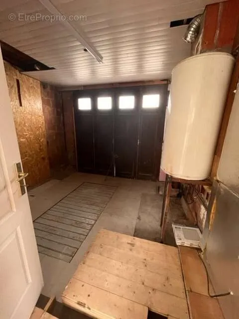 Garage - Villa T5 avec Terrasse et Jardin à Béziers