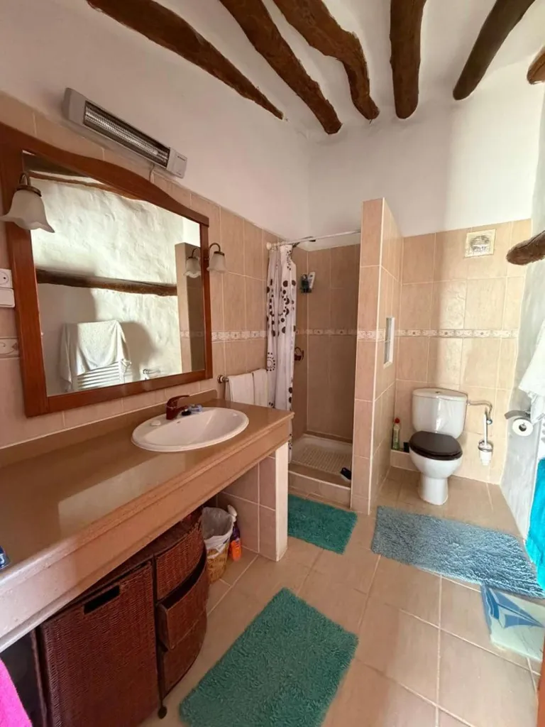 Salles de bain - 3-Bedroom House with Mountain Views in Oria