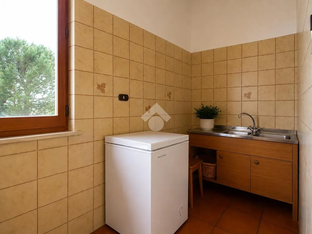 Cucina - Villa indipendente con giardino a Osimo